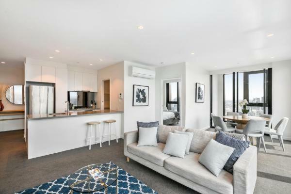 Experience Platinum Hotel Apartments Melbourne Exterior photo